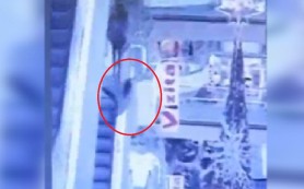 VIDEO // Momentul în care se prăbușește adolescentul care filma un TikTok la mall-ul din capitală